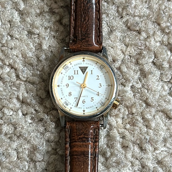 Guess‎ women’s vintage dainty gold tone adjustable watch one size - Picture 1 of 6